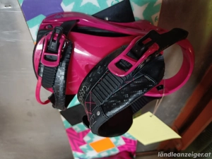 Snowboard mit Bindung 