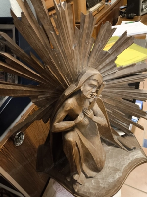 Schnitzerei "Schmerzhafte Muttergottes" mit Strahlenkranz  Bild 3