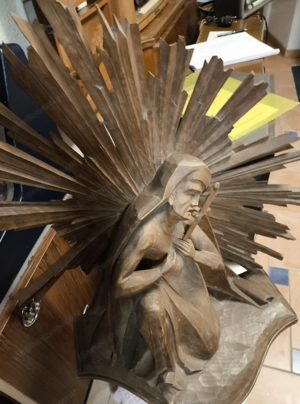 Schnitzerei "Schmerzhafte Muttergottes" mit Strahlenkranz  Bild 2