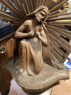 Schnitzerei "Schmerzhafte Muttergottes" mit Strahlenkranz  Bild 8