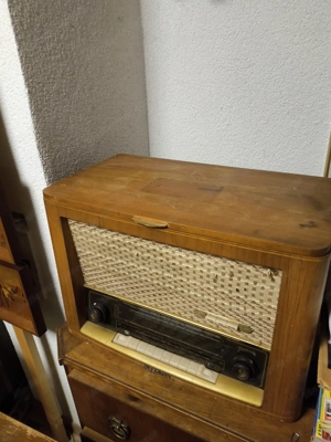 Alter Radio mit Plattenspieler "Marke Resonar" Bild 4