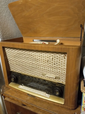 Alter Radio mit Plattenspieler "Marke Resonar" Bild 3