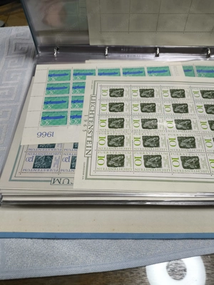 Briefmarken postfrisch Liechtenstein + Ertragsbriefe LI und CH Bild 2