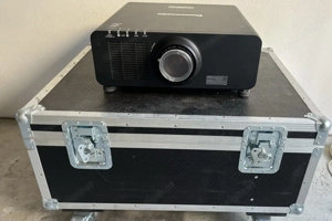 Panasonic PT-DZ870EK+Objektiv*3D DLP Beamer Projektor 8500Lumen  Bild 3