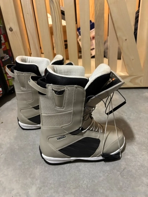 snowboard und Boots Bild 2