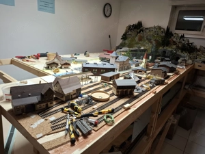 Modelleisenbahn H0 Günstig Häuser, Bäume, Gleise.........