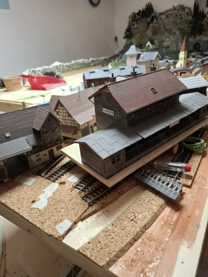 Modelleisenbahn H0 Sehr günstig Häuser, Bäume, Gleise......... Bild 2