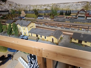 Modelleisenbahn H0 Sehr günstig Häuser, Bäume, Gleise......... Bild 8