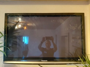 zwei Fernseher schwarz