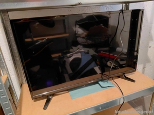 zwei Fernseher schwarz Bild 3