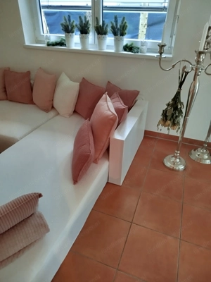 behelfsmäßige "Couch" mit Couchsessel für Partyraum zu verschenken Bild 2