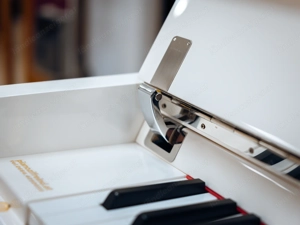 Sehr schönes Berdux Klavier in weiß poliert! Kostenlose Lieferung in ganz Vorarlberg(*) Bild 9