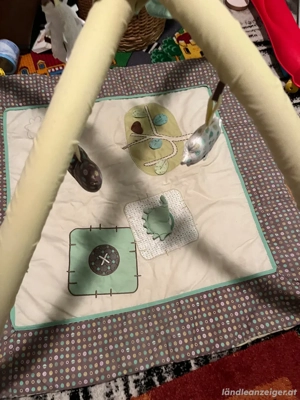 Babyspieldecke mit Spielbogen Bild 2