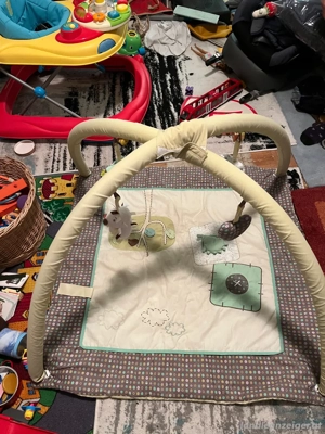 Babyspieldecke mit Spielbogen