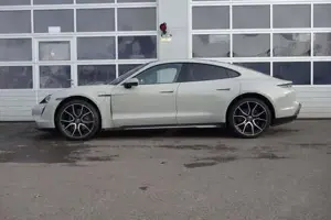 Porsche Taycan Bild 2