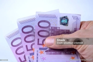 Wir stellen Privatpersonen und Unternehmen Kapital und Investitionen zur Verfügung. 