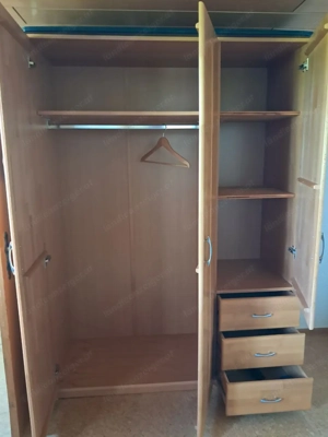 Kleiderschrank 3-türig stabverleimtes Massivholz Erle Bild 2