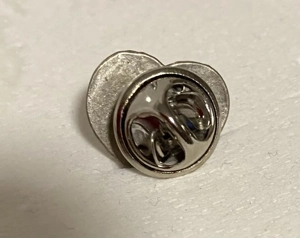 Trachtenpins herzförmig, 20 Stück vorhanden Bild 3