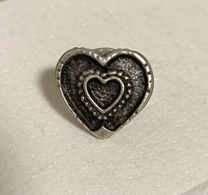 Trachtenpins herzförmig, 20 Stück vorhanden