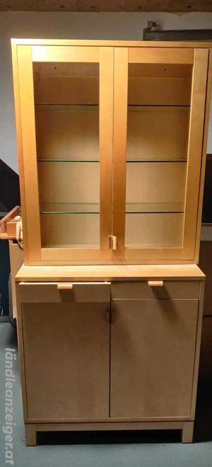 Vitrine aus Holz
