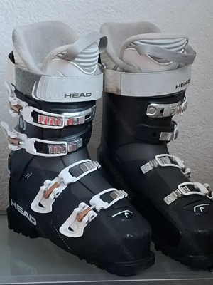 Schischuhe, Tasche, Helm