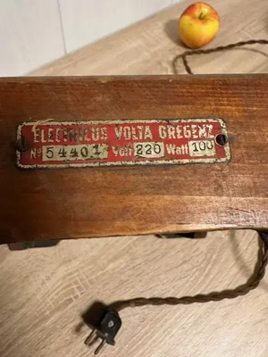 antiker Elektroofen aus Holz, retro Bild 4