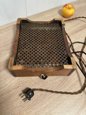antiker Elektroofen aus Holz, retro Bild 3