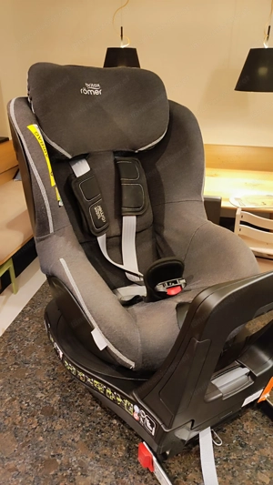 Britax Römer Dualfix M i-Size Kindersitz Bild 4