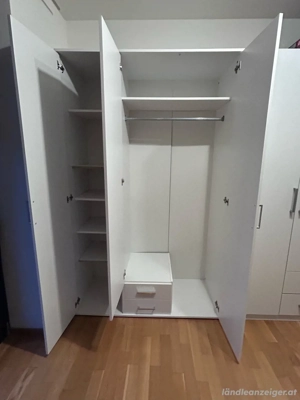 Kleiderschrank Bild 2
