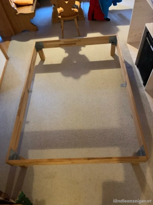 Bett und Lattenrost  Bild 1