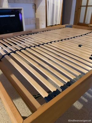 Bett und Lattenrost  Bild 3