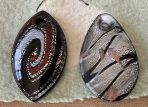 Anhänger aus Glas für Ketten oder Kautschukband Bild 4