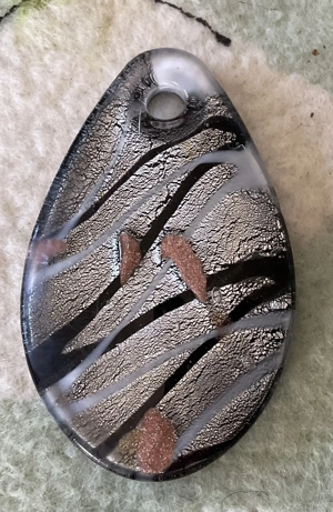 Anhänger aus Glas für Ketten oder Kautschukband Bild 3