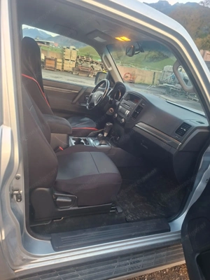 Mitsubishi Pajero V80  Bild 3