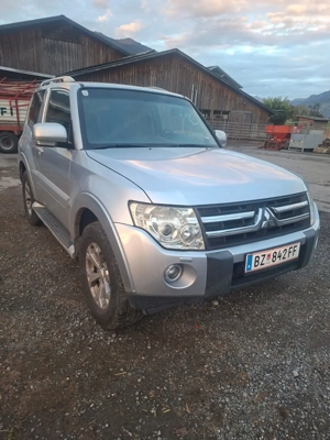 Mitsubishi Pajero V80 