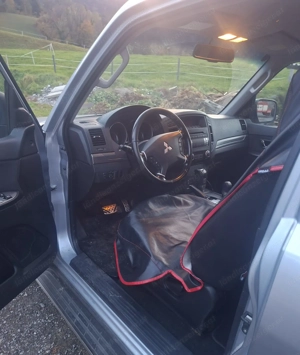Mitsubishi Pajero V80  Bild 2