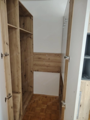 Begehbarer Kleiderkasten Bild 3