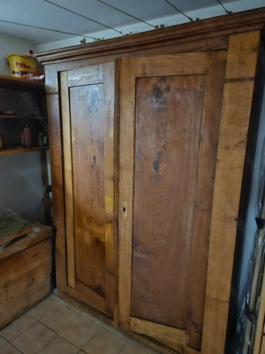 Alter Schrank zu verkaufen
