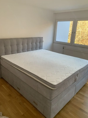 Neuwertiges Boxspringbett, 200 cm x 180 cm Liegefläche