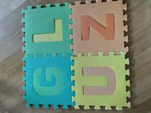 16 teiliger Buchstabenteppich zu verschenken 