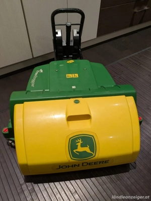 Traktor Kehrmaschine Bild 5