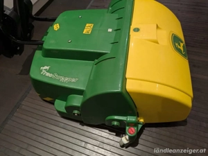 Traktor Kehrmaschine Bild 4