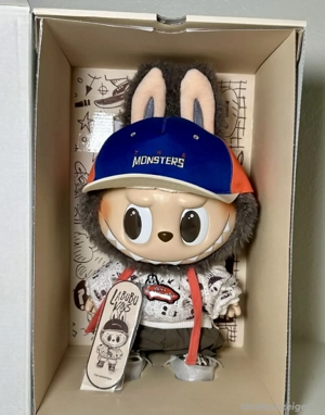 Pop Mart Labubu The Monsters X Vans Oldskool  Bild 3