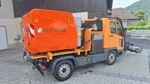 Multicar M30 Komunalfahrzeug mit Zubehör. Bild 2