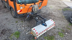 Multicar M30 Komunalfahrzeug mit Zubehör. Bild 4