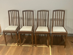 Alte Holzstühle, 4 Stück
