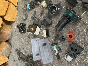 Tankdeckel, Schalter div. Kleinteile, Uhr usw. für Ford Sierra, Bild 3