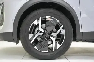 Peugeot 2008 1.2 PureTech 130 Allure (EURO 6d) LED KlimaA Bild 3