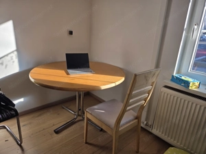 yellow round table Bild 2