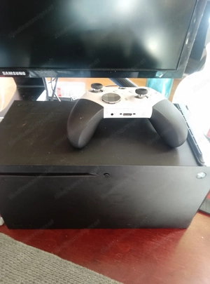 Xbox series x mit SSD speicher Erweiterung und vier Controller  Bild 2